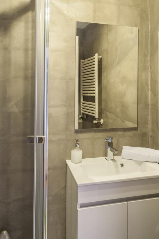 Contemporary Lisbon Apartment In Historical Chiado エクステリア 写真