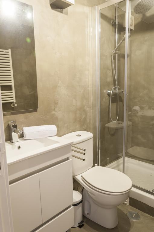 Contemporary Lisbon Apartment In Historical Chiado エクステリア 写真